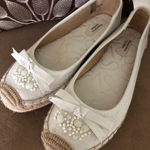 Ladies flat shoes